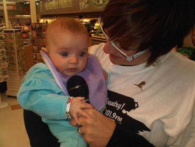 Nikki and her daughter Mia