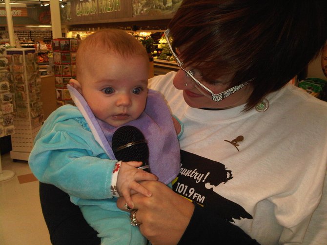 Nikki and her daughter Mia