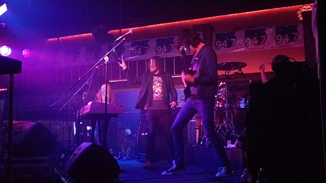 Dizzy Reed fellin' it