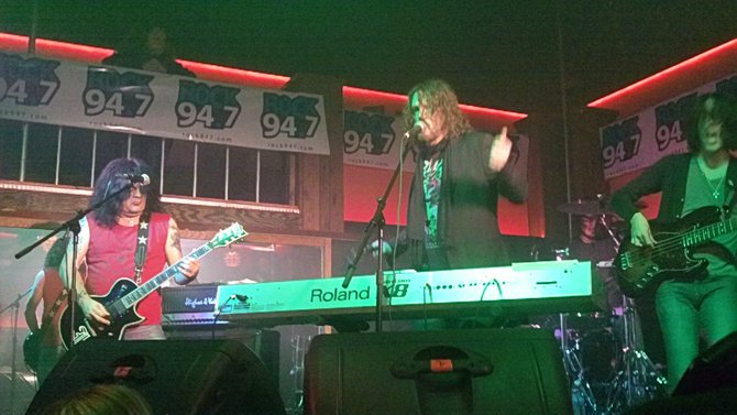 Dizzy Reed on stage at Bruiser's