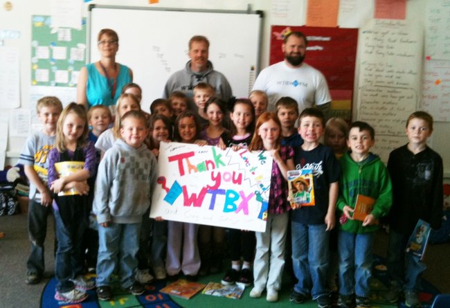 Craig and Justin had a great time with the 1st graders at Keewatin Elementary. Thanks to Sammy's Pizza for the pies- they were snarfed completely down! Also thanks to Hibbing Literacy Action Center for the books!