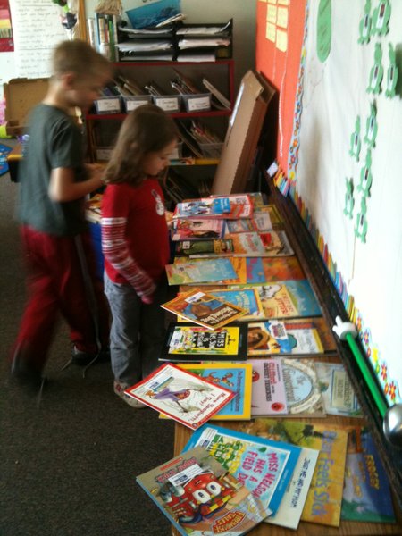 Winning classroom picking out their new books...congratulations!