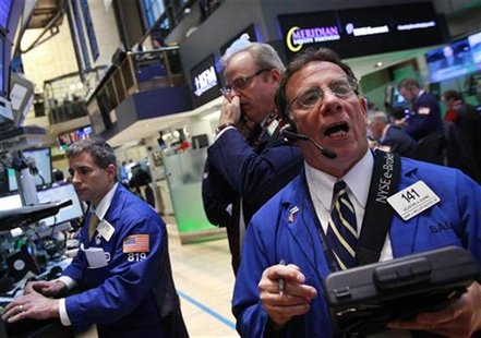 Traders work on the floor of the New York Stock Exchange, April 25, 2012. REUTERS/Brendan McDermid Traders work on the floor of the New York Stock Exchange, April 25, 2012. REUTERS/Brendan McDermid