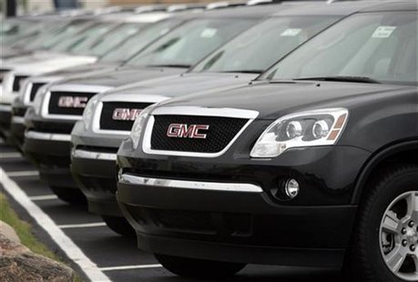 General Motors SUV's are displayed in an autosales lot in Troy, Michigan June 3, 2008. REUTERS/Rebecca Cook General Motors SUV's are displayed in an autosales lot in Troy, Michigan June 3, 2008. REUTERS/Rebecca Cook