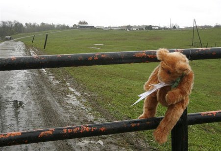 A toy bear hangs on the entrance to Terry Thompson's property, where exotic animals were kept, in Zanesville, Ohio October 20, 2011. REUTERS A toy bear hangs on the entrance to Terry Thompson's property, where exotic animals were kept, in Zanesville, Ohio October 20, 2011. REUTERS