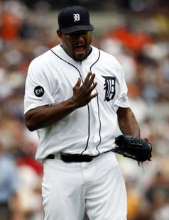 Jose Valverde gave up a 2 run HR in the ninth Saturday to Adam Dunn. The Tigers fell to the White Sox 3-2 Jose Valverde gave up a 2 run HR in the ninth Saturday to Adam Dunn. The Tigers fell to the White Sox 3-2