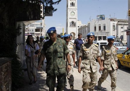 REFILE - CORRECTING CITY United Nations (U.N.) observers walk at al-Assi square during a field trip in Hama May 8, 2012. U.N.-Arab League me REFILE - CORRECTING CITY United Nations (U.N.) observers walk at al-Assi square during a field trip in Hama May 8, 2012. U.N.-Arab League me