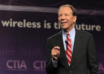 Dan Hesse, CEO of Sprint Nextel Corporation delivers his keynote address at the Cellular Telecommunications Industry Association (CTIA) Ente Dan Hesse, CEO of Sprint Nextel Corporation delivers his keynote address at the Cellular Telecommunications Industry Association (CTIA) Ente