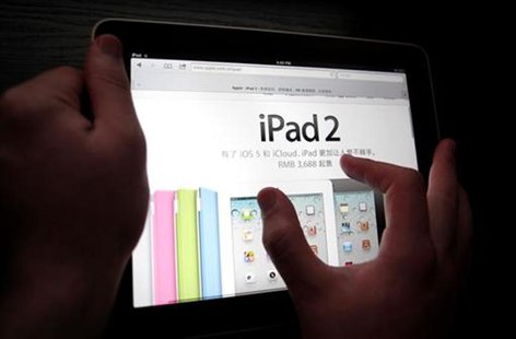 A man holds an an Apple Inc's iPad in this photo illustration March 3, 2012. REUTERS/Carlos Barria A man holds an an Apple Inc's iPad in this photo illustration March 3, 2012. REUTERS/Carlos Barria