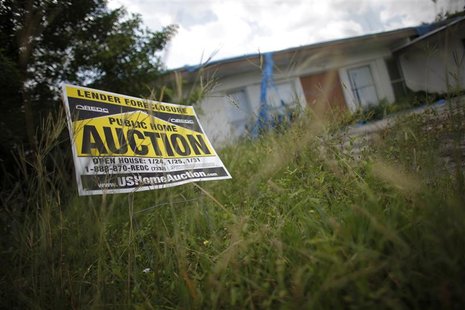 An auction sign for a property is seen at the front garden of a foreclosed house in Miami Gardens, Florida September 15, 2009. REUTERS/Carlo An auction sign for a property is seen at the front garden of a foreclosed house in Miami Gardens, Florida September 15, 2009. REUTERS/Carlo