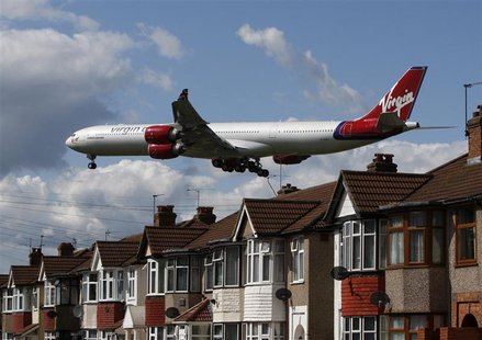 A Virgin Atlantic aircraft comes in to land at Heathrow Airport, in London May 26, 2009. REUTERS/Luke MacGregor A Virgin Atlantic aircraft comes in to land at Heathrow Airport, in London May 26, 2009. REUTERS/Luke MacGregor