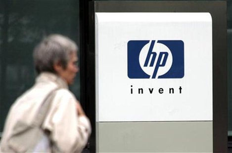 A woman walks past the Hewlett Packard logo at its French headquarters in Issy le Moulineaux, western Paris, in this September 16, 2005 file A woman walks past the Hewlett Packard logo at its French headquarters in Issy le Moulineaux, western Paris, in this September 16, 2005 file