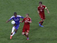 Chelsea's Didier Drogba (L) challenges Bayern Munich's Anatoliy Tymoshchuk (C) and Philipp Lahm during their Champions League final soccer m