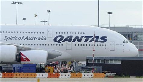 A grounded Qantas aircraft is seen parked at Heathrow Airport in west London October 29, 2011. REUTERS/Paul Hackett A grounded Qantas aircraft is seen parked at Heathrow Airport in west London October 29, 2011. REUTERS/Paul Hackett