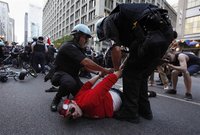 Police arrest a man during an anti-NATO demonstration in downtown Chicago May 19, 2012. REUTERS/Adrees Latif