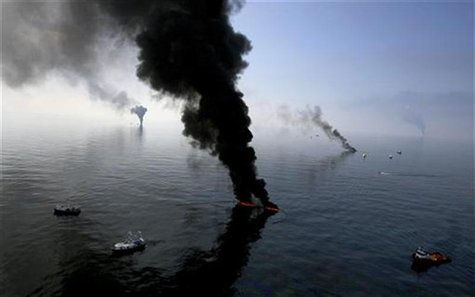 Smoke billows from a controlled burn of spilled oil off the Louisiana coast in the Gulf of Mexico coast line June 13, 2010. REUTERS/Sean Gar Smoke billows from a controlled burn of spilled oil off the Louisiana coast in the Gulf of Mexico coast line June 13, 2010. REUTERS/Sean Gar