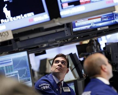 Traders work on the floor of the New York Stock Exchange May 23, 2012. REUTERS/Brendan McDermid Traders work on the floor of the New York Stock Exchange May 23, 2012. REUTERS/Brendan McDermid