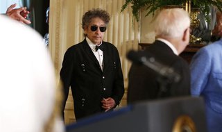 Musician Bob Dylan (C) arrives prior to receiving a Presidential Medal of Freedom in the East Room of the White House in Washington, May 29, Musician Bob Dylan (C) arrives prior to receiving a Presidential Medal of Freedom in the East Room of the White House in Washington, May 29,