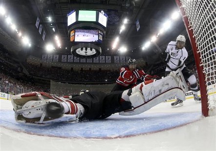 Los Angeles Kings' Anze Kopitar (R) scores on New Jersey Devils goalie Martin Brodeur in overtime to win Game 1 of the NHL hockey Stanley Cu Los Angeles Kings' Anze Kopitar (R) scores on New Jersey Devils goalie Martin Brodeur in overtime to win Game 1 of the NHL hockey Stanley Cu