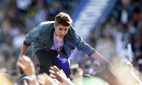 Singer Justin Bieber greets fans at the 2012 Wango Tango concert at the Home Depot Center in Carson, California May 12, 2012. REUTERS/Mario Singer Justin Bieber greets fans at the 2012 Wango Tango concert at the Home Depot Center in Carson, California May 12, 2012. REUTERS/Mario