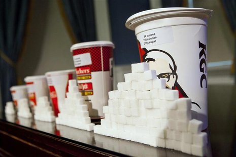 A 64-ounce drink is displayed alongside other soft drink cup sizes at a news conference at City Hall in New York, May 31, 2012. REUTERS/Andr A 64-ounce drink is displayed alongside other soft drink cup sizes at a news conference at City Hall in New York, May 31, 2012. REUTERS/Andr