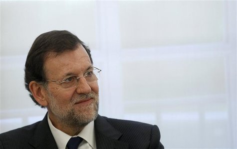 Spanish Prime Minister Mariano Rajoy smiles during a meeting at Moncloa palace in Madrid June 4, 2012. REUTERS/Andrea Comas Spanish Prime Minister Mariano Rajoy smiles during a meeting at Moncloa palace in Madrid June 4, 2012. REUTERS/Andrea Comas