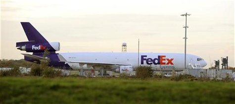 A FedEx cargo plane is seen at Stansted Airport near London October 30, 2010. REUTERS/Paul Hackett A FedEx cargo plane is seen at Stansted Airport near London October 30, 2010. REUTERS/Paul Hackett