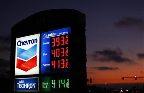 The sign of a Chevron gas station is pictured in Encinitas, California July 28, 2011. REUTERS/Mike Blake The sign of a Chevron gas station is pictured in Encinitas, California July 28, 2011. REUTERS/Mike Blake