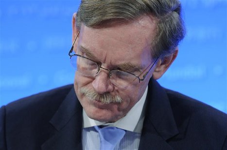 World Bank President Robert Zoellick attends a news conference at the end of the Development Committee session during the semi-annual meetin World Bank President Robert Zoellick attends a news conference at the end of the Development Committee session during the semi-annual meetin