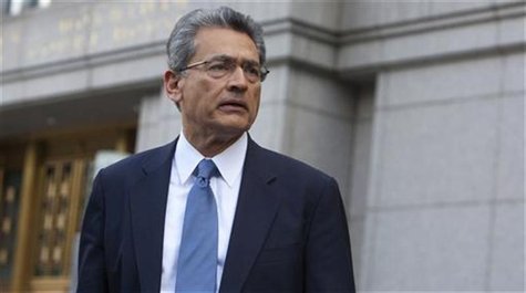 Former Goldman Sachs Group Inc board member Rajat Gupta leaves Manhattan Federal Court in New York June 8, 2012. REUTERS/Andrew Kelly Former Goldman Sachs Group Inc board member Rajat Gupta leaves Manhattan Federal Court in New York June 8, 2012. REUTERS/Andrew Kelly