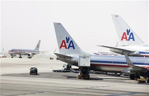 American Airlines aircraft stand on the tarmac at Los Angeles International Airport in Los Angeles April 20, 2012. REUTERS/Lucas Jackson American Airlines aircraft stand on the tarmac at Los Angeles International Airport in Los Angeles April 20, 2012. REUTERS/Lucas Jackson