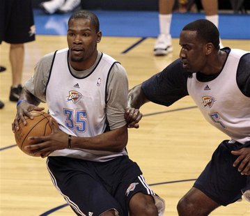 Oklahoma City Thunder's Kevin Durant (L) and Kendrick Perkins practise as the Thunder get ready to play the Miami Heat in the NBA Finals ser Oklahoma City Thunder's Kevin Durant (L) and Kendrick Perkins practise as the Thunder get ready to play the Miami Heat in the NBA Finals ser