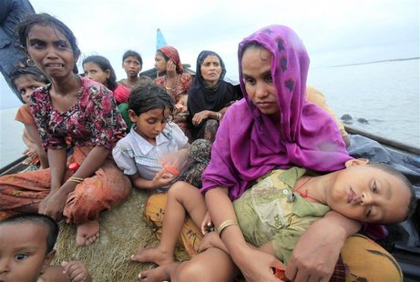 Rohingya refugees from Myanmar sit on a boat as they try to get into Bangladesh in Teknaf June 13, 2012. REUTERS/Andrew Biraj Rohingya refugees from Myanmar sit on a boat as they try to get into Bangladesh in Teknaf June 13, 2012. REUTERS/Andrew Biraj