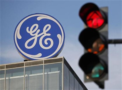 The logo of the GE Money Bank is seen behind a traffic light in Prague May 29, 2012. REUTERS/David W Cerny The logo of the GE Money Bank is seen behind a traffic light in Prague May 29, 2012. REUTERS/David W Cerny