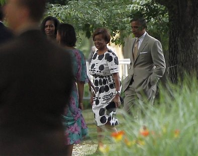 PRESIDENT OBAMA, FAMILY, ATTEND WEDDING IN CHICAGO - 1450 WHTC ...