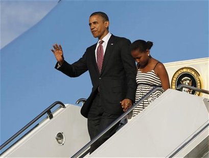 U.S. President Barack Obama and his daughter Sasha step off Air Force One in Chicago June 15, 2012. The first family arrived in their hometo U.S. President Barack Obama and his daughter Sasha step off Air Force One in Chicago June 15, 2012. The first family arrived in their hometo