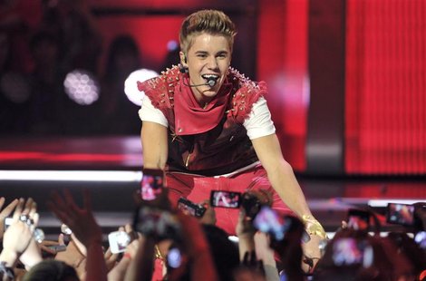 Singer Justin Bieber performs during the MuchMusic Video Awards in Toronto, June 17, 2012. REUTERS/Mike Cassese Singer Justin Bieber performs during the MuchMusic Video Awards in Toronto, June 17, 2012. REUTERS/Mike Cassese
