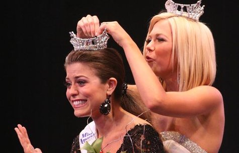 The New Miss Michigan, Angela Venditti is crowned by last year's winner Miss Southwest Michigan, Elizabeth Wertenberger The New Miss Michigan, Angela Venditti is crowned by last year's winner Miss Southwest Michigan, Elizabeth Wertenberger