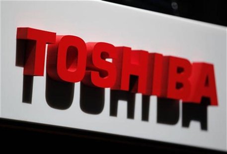 The logo of Toshiba Corp is seen at the company's news conference venue in Tokyo May 17, 2012. REUTERS/Yuriko Nakao The logo of Toshiba Corp is seen at the company's news conference venue in Tokyo May 17, 2012. REUTERS/Yuriko Nakao