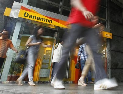 People walk near the automatic teller machines (ATM) of Danamon Bank in Jakarta June 1, 2012. REUTERS/Enny Nuraheni People walk near the automatic teller machines (ATM) of Danamon Bank in Jakarta June 1, 2012. REUTERS/Enny Nuraheni