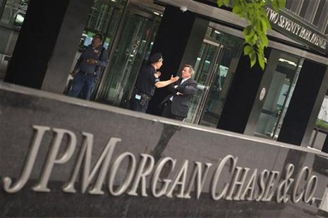 The JP Morgan Chase & Co. headquarters is pictured in New York May 14, 2012. REUTERS/Eduardo Munoz The JP Morgan Chase & Co. headquarters is pictured in New York May 14, 2012. REUTERS/Eduardo Munoz
