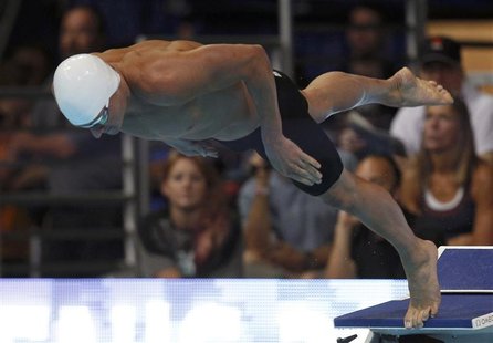 Ryan Lochte starts his men's 200m freestyle heat during the U.S. Olympic swimming trials in Omaha, Nebraska, June 26, 2012. REUTERS/Jeff Hay Ryan Lochte starts his men's 200m freestyle heat during the U.S. Olympic swimming trials in Omaha, Nebraska, June 26, 2012. REUTERS/Jeff Hay