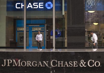 A customer exits the lobby of JPMorgan Chase & Co. headquarters in New York May 14, 2012. REUTERS/Eduardo Munoz A customer exits the lobby of JPMorgan Chase & Co. headquarters in New York May 14, 2012. REUTERS/Eduardo Munoz