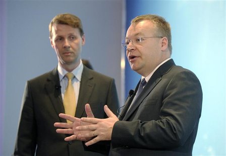 Nokia President and Chief Executive Stephen Elop (R) and incoming chairman Risto Siilasmaa address reporters during a news conference ahead Nokia President and Chief Executive Stephen Elop (R) and incoming chairman Risto Siilasmaa address reporters during a news conference ahead