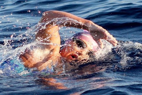 Penny Palfrey swims between two Cayman Islands June 12, 2011. REUTERS/Pool Penny Palfrey swims between two Cayman Islands June 12, 2011. REUTERS/Pool