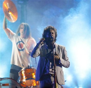 Wayne Coyne of The Flaming Lips performs at the taping of the third annual VH1 Rock Honors: The Who concert in Los Angeles July 12, 2008. RE Wayne Coyne of The Flaming Lips performs at the taping of the third annual VH1 Rock Honors: The Who concert in Los Angeles July 12, 2008. RE