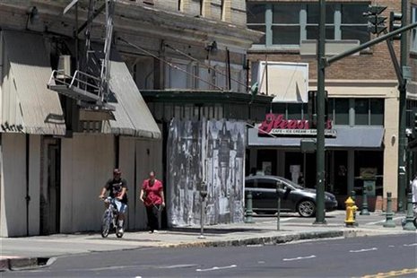 People walk past shuttered businesses in downtown Stockton, California June 27, 2012. REUTERS/Kevin Bartram People walk past shuttered businesses in downtown Stockton, California June 27, 2012. REUTERS/Kevin Bartram