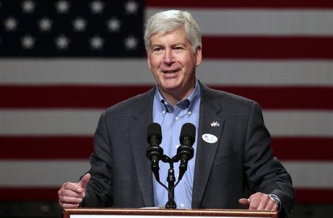 Michigan Republican Governor Rick Snyder introduces Mitt Romney, Republican presidential candidate and former Massachusetts governor, during Michigan Republican Governor Rick Snyder introduces Mitt Romney, Republican presidential candidate and former Massachusetts governor, during