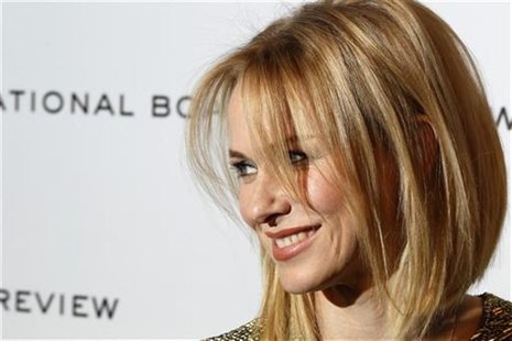 Actress Naomi Watts arrives for the National Board of Review Awards Gala in New York January 10, 2012. REUTERS/Lucas Jackson ( Actress Naomi Watts arrives for the National Board of Review Awards Gala in New York January 10, 2012. REUTERS/Lucas Jackson (