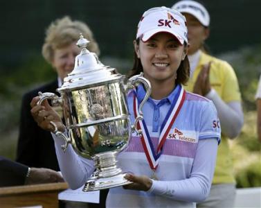 Na-Yeon Choi of South Korea holds the championship trophy after winning the U.S. Women's Open golf tournament at Blackwolf Run in Kohler, Wisconsin July 8, 2012. REUTERS/John Gress Na-Yeon Choi of South Korea holds the championship trophy after winning the U.S. Women's Open golf tournament at Blackwolf Run in Kohler, Wisconsin July 8, 2012. REUTERS/John Gress